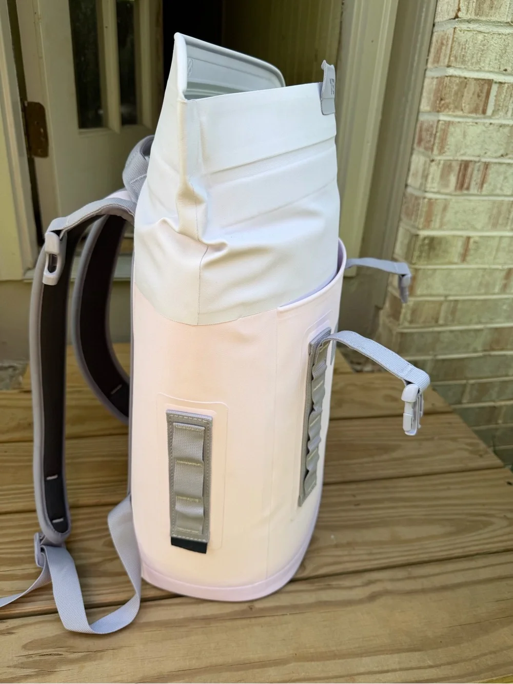 Yeti White Soft Cooler Backpack with Gray Accents M12 - Picture 4 of 6